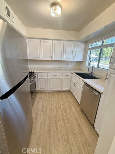 Building Photo - 9385 Mesa Verde Dr