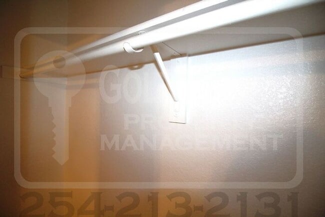 Building Photo - 3402 Hereford Ln