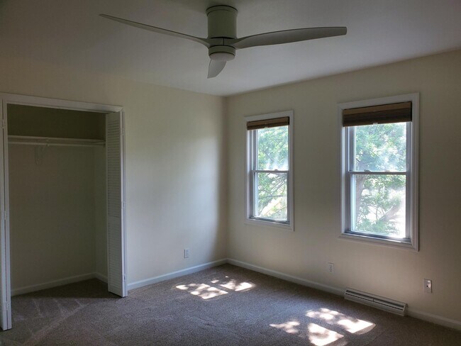 Building Photo - 2333 Cumberland Ct