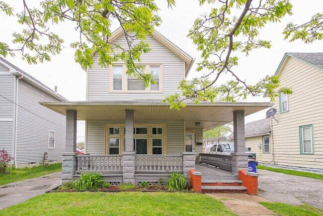 Building Photo - 3104 Seymour Ave
