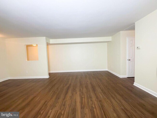 Building Photo - 9641 White Acre Rd