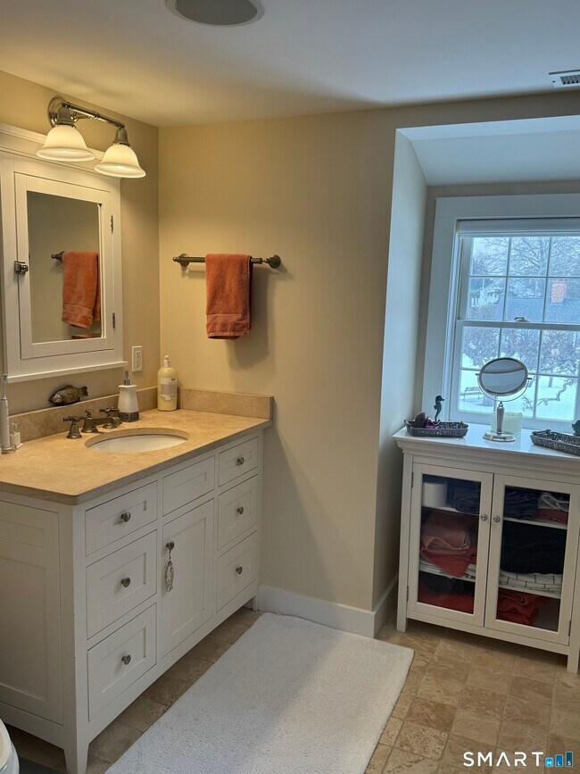 Building Photo - 84 Waterside Ln