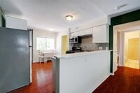 Building Photo - 1010 W 23rd St