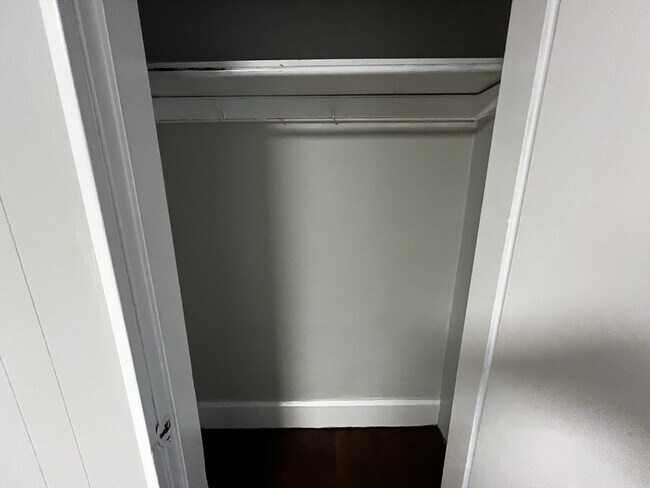 Building Photo - 158 Holland St