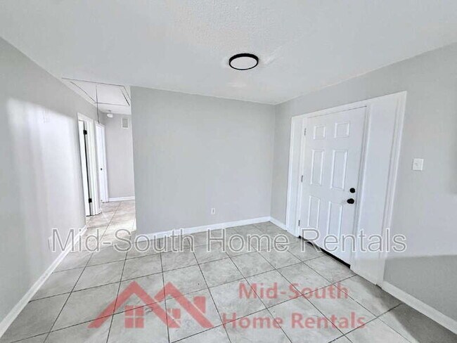 Building Photo - 1521 Abernathy Rd