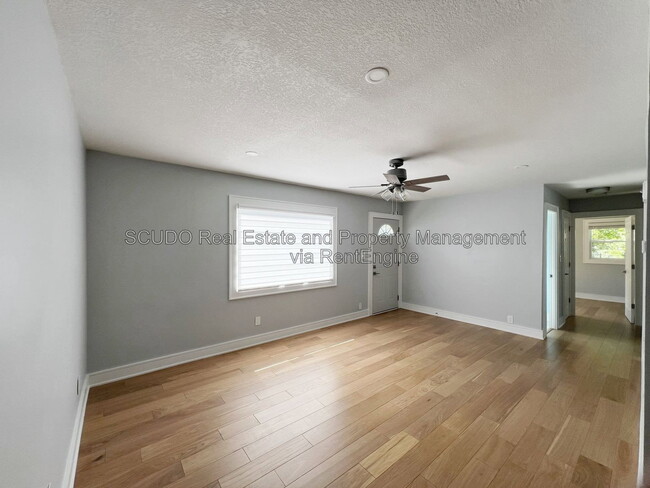 Building Photo - 5802 N Park Ave