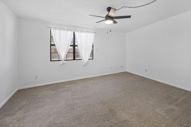 Building Photo - 435 Argyle Ct