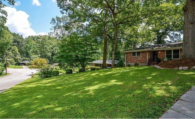 Quite cul-de-sac street - 2563 Dering Ct NE