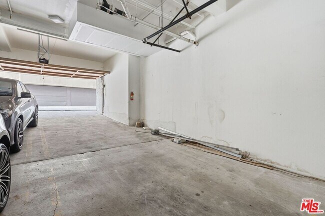 Building Photo - 1271 Stoner Ave