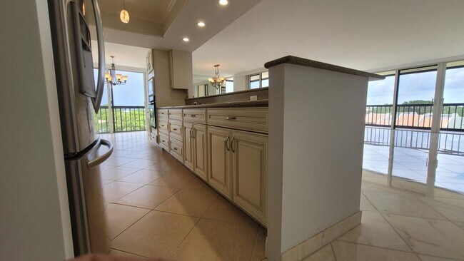 Building Photo - 2480 Presidential Way