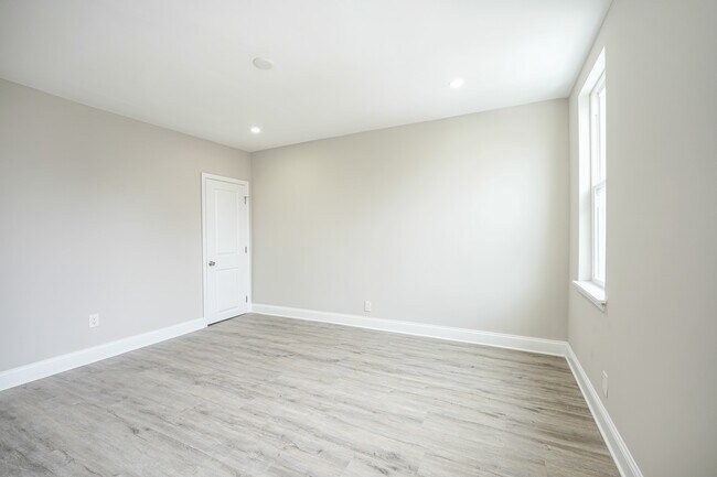 Building Photo - 1335 S Stanley St