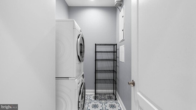 Building Photo - 7674 Maple Lawn Blvd