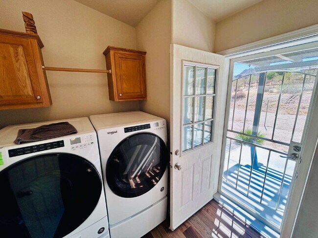 Building Photo - Updated 3 bd, 2 ba on 1.98 Acres with Hot Tub!