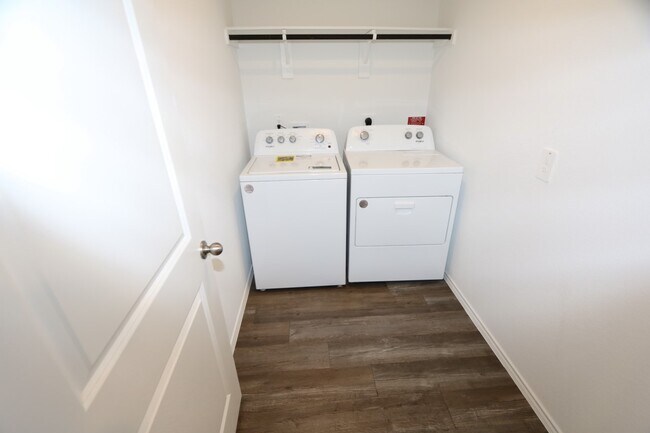 Building Photo - 24808 Sugar Pine Cone St