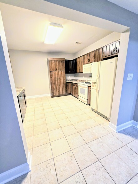 Building Photo - 10850 Misty Creek Ct
