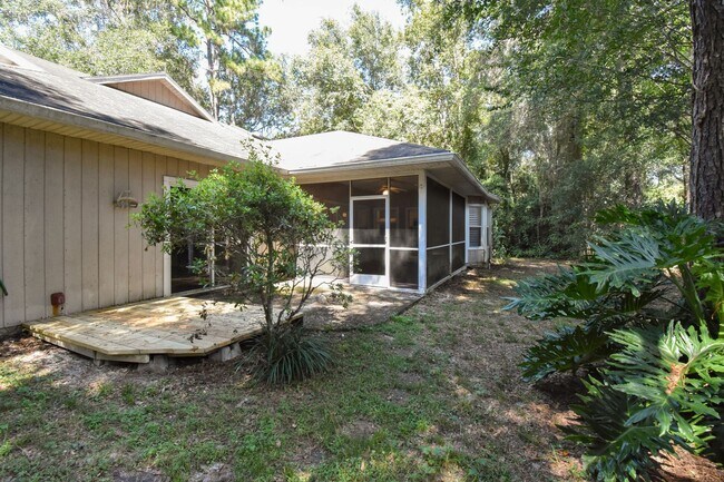 Building Photo - Capri Comfort with Style & Space – NW Gainesville