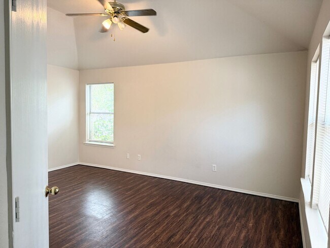 Building Photo - 129 Stewart Bend Ct