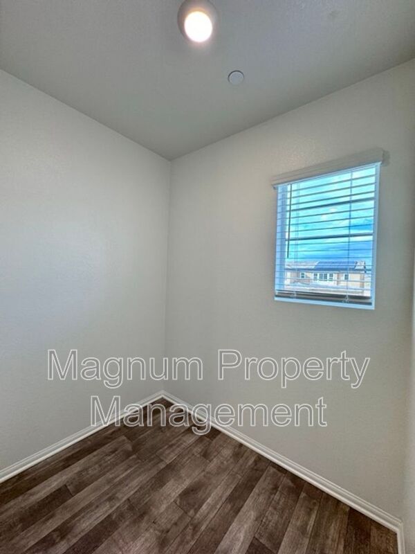 Building Photo - 31343 Autumn Blaze Dr
