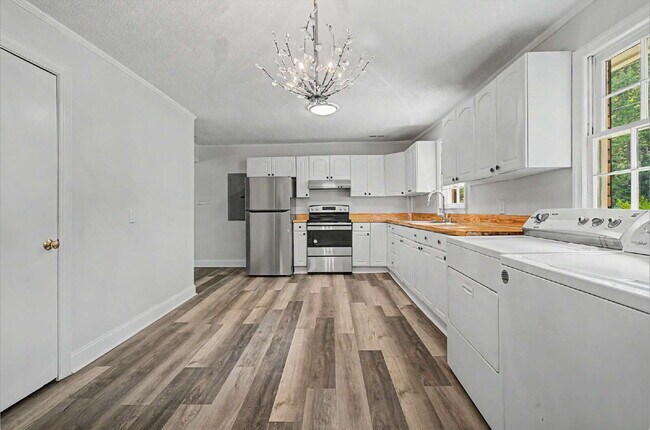 Building Photo - Ranch Home on Private lot in Chapel Hill
