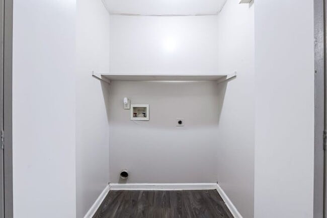Building Photo - 1635 Line Cir