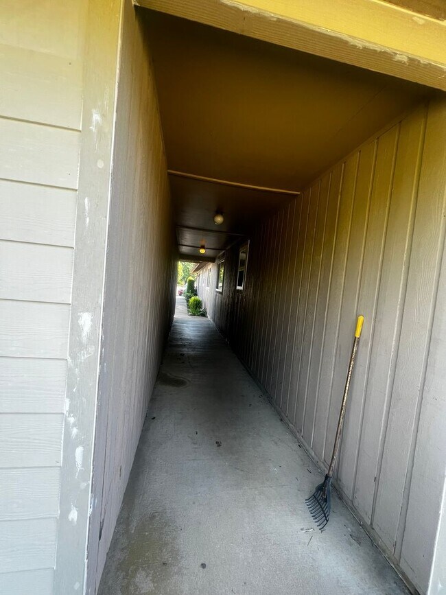 Building Photo - 507 Forest Cir