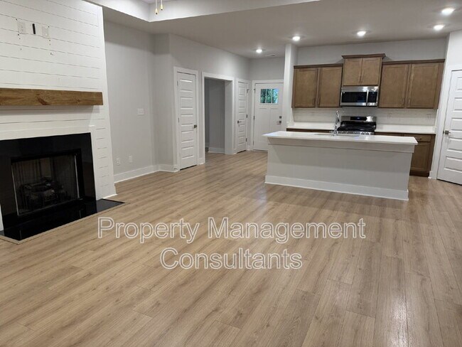 Building Photo - 14872 Demarie Ln