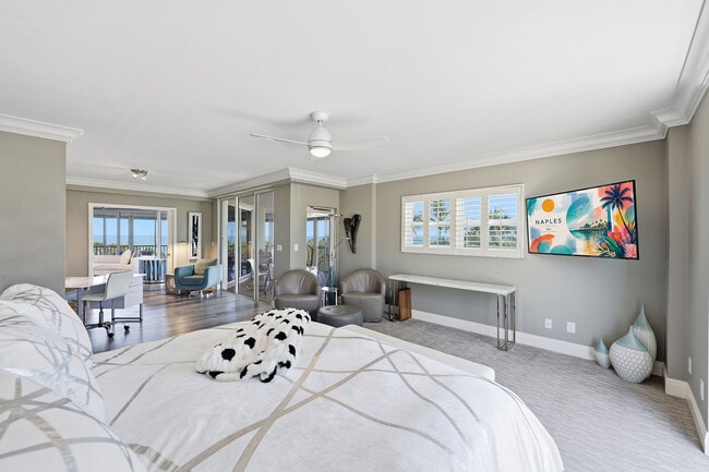 Building Photo - 8111 Bay Colony Dr