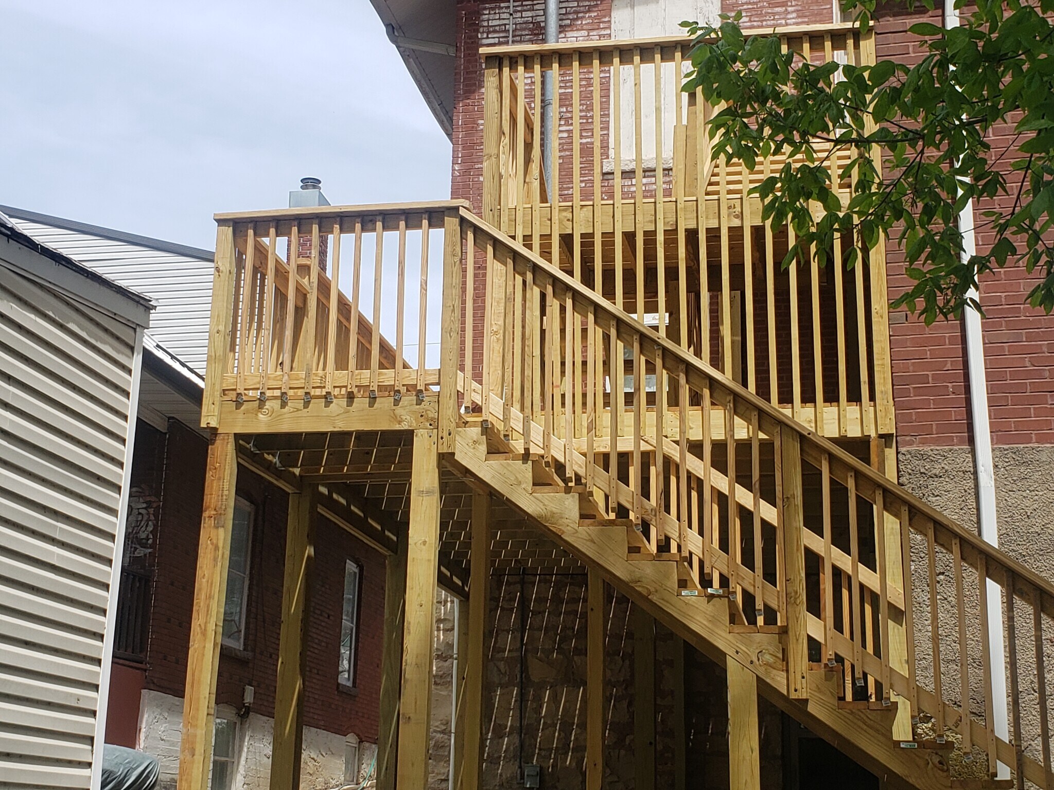 Building Photo - 1015 W High St