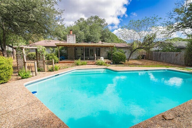 Building Photo - 2307 Monarch Dr