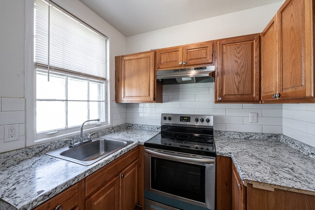 Primary Photo - 406 Paines Ave NW