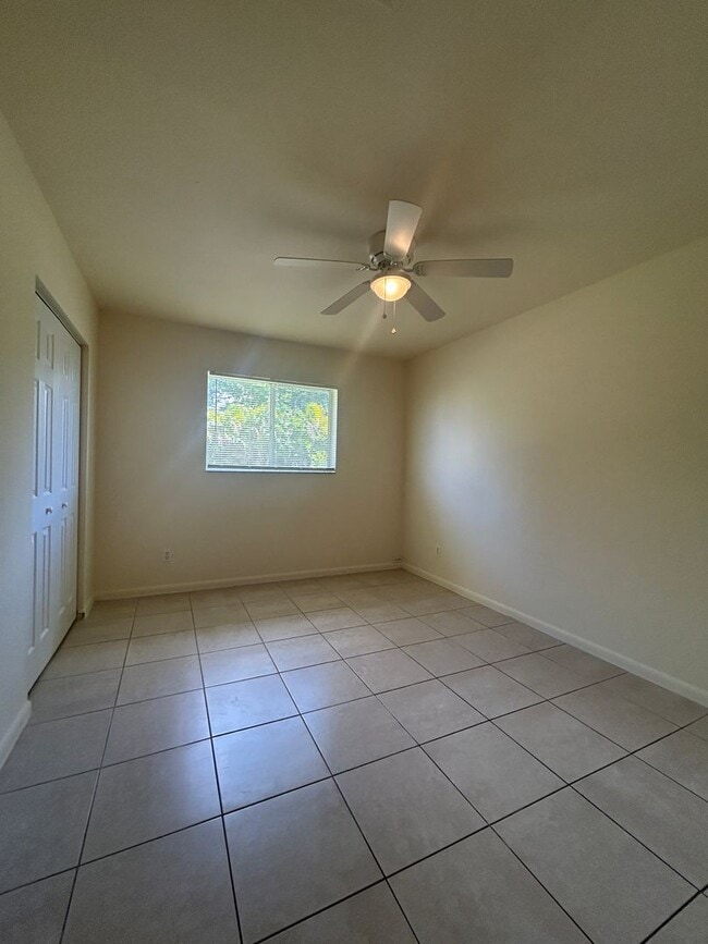 Building Photo - Super Charming 2 Bed  Duplex