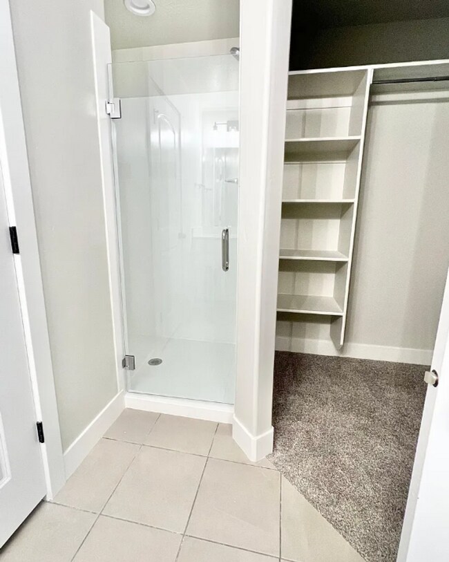 Building Photo - Upgraded Townhome in Willow Point – 3 Bed,...