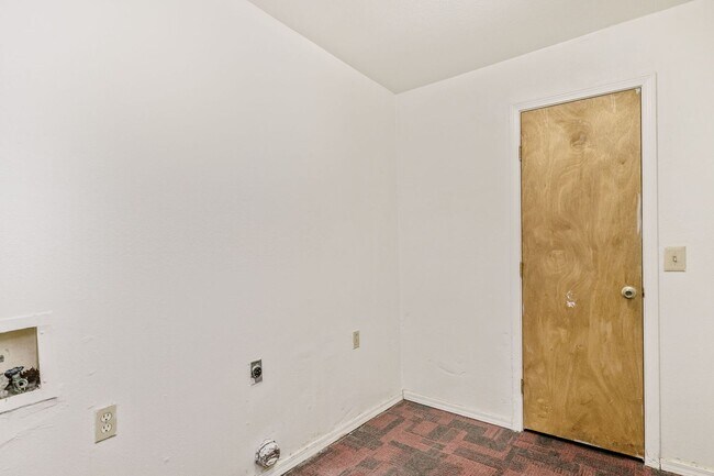 Building Photo - 3103 SW 27th Ave