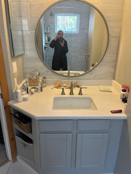 Building Photo - 2240 Hillsdale Cir