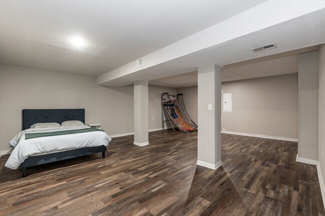 Building Photo - 2212 Foxtrot Rd