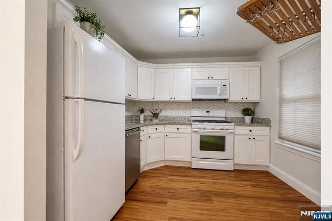 Building Photo - 1120 Hyde Park Ct