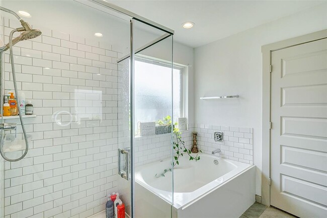 Building Photo - 7230-7230 Telford Holw Trl