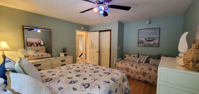 Building Photo - Off-Season Rental | Available 10/15/25 – 5...