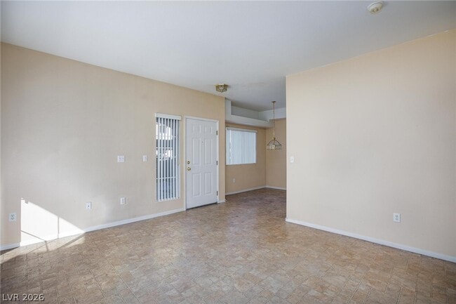 Building Photo - 10525 Pine Glen Ave