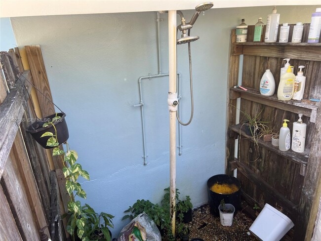 Building Photo - 8801 SW 42nd St