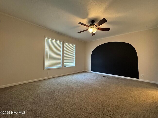 Building Photo - 162 Sandy Creek Dr