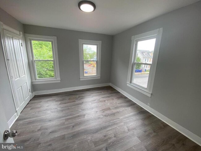 Building Photo - 110 N 4th St.