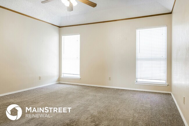 Building Photo - 6329 N Park Dr