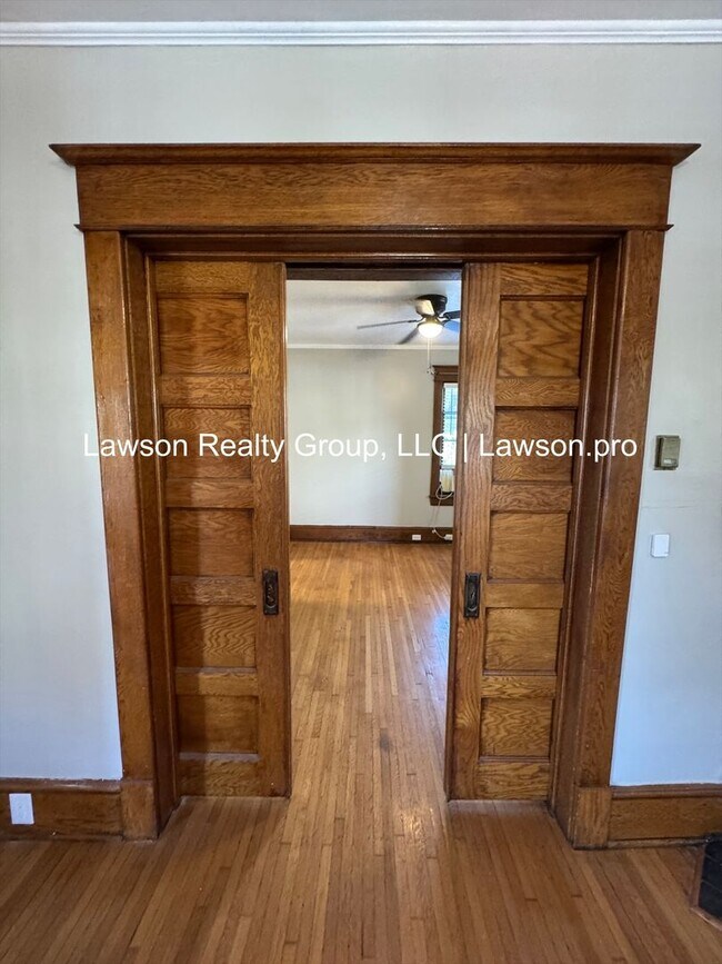 Building Photo - Three Bedroom Home - Walking Distance to G...
