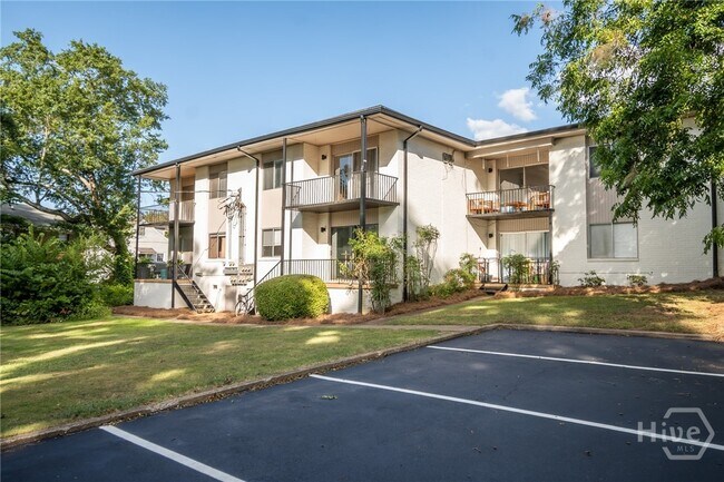 Building Photo - 1794 S Lumpkin St