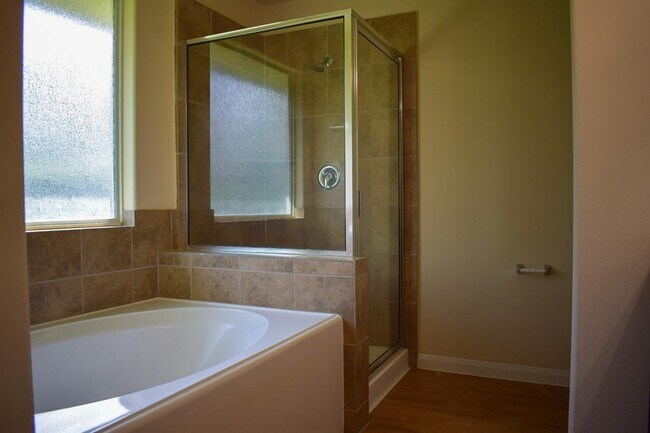 Building Photo - 13421 Raintree Dr