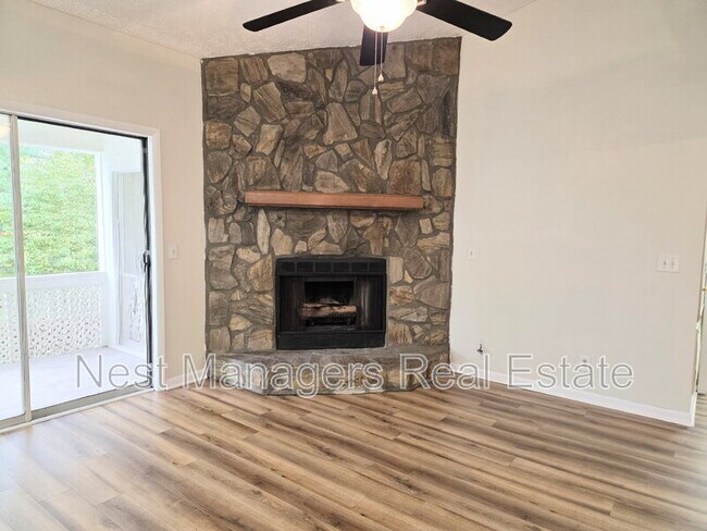 Building Photo - 6768 Willowbrook Dr