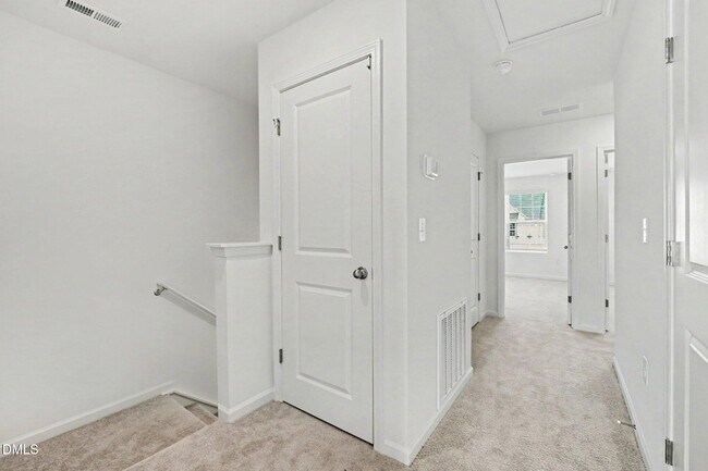 Building Photo - 131 S Meyers Ct