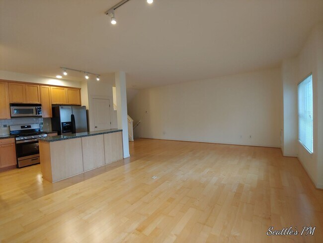Building Photo - Beautiful 2 Bedroom Townhome in Issaquah- ...