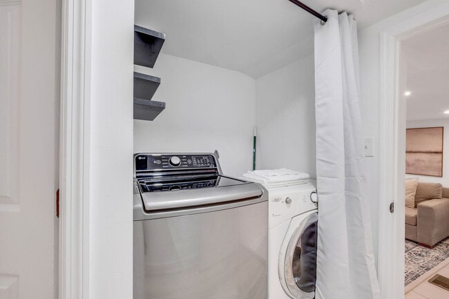 Building Photo - 69B Donelson St